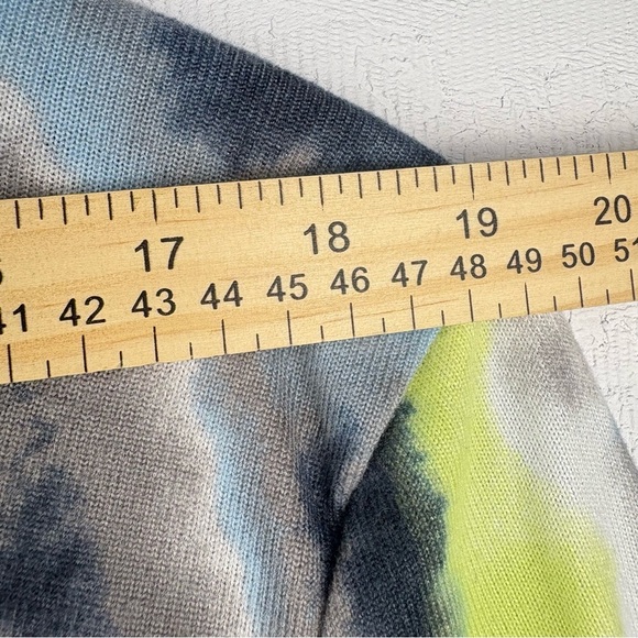 Tie-Dye Cropped Long Sleeve Top Sweater Neon Green and Blue No Tag Sz M - Picture 4 of 8